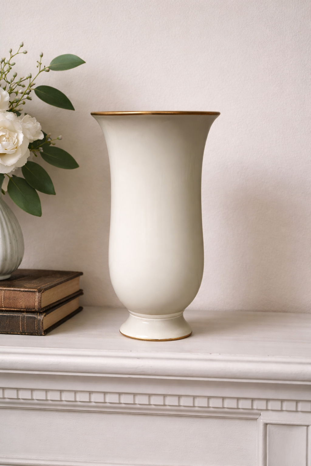 Vintage Kaiser Porzellan White Porcelain Trumpet Vase with Gold Rim – West Germany Mid-Century (Model 564)